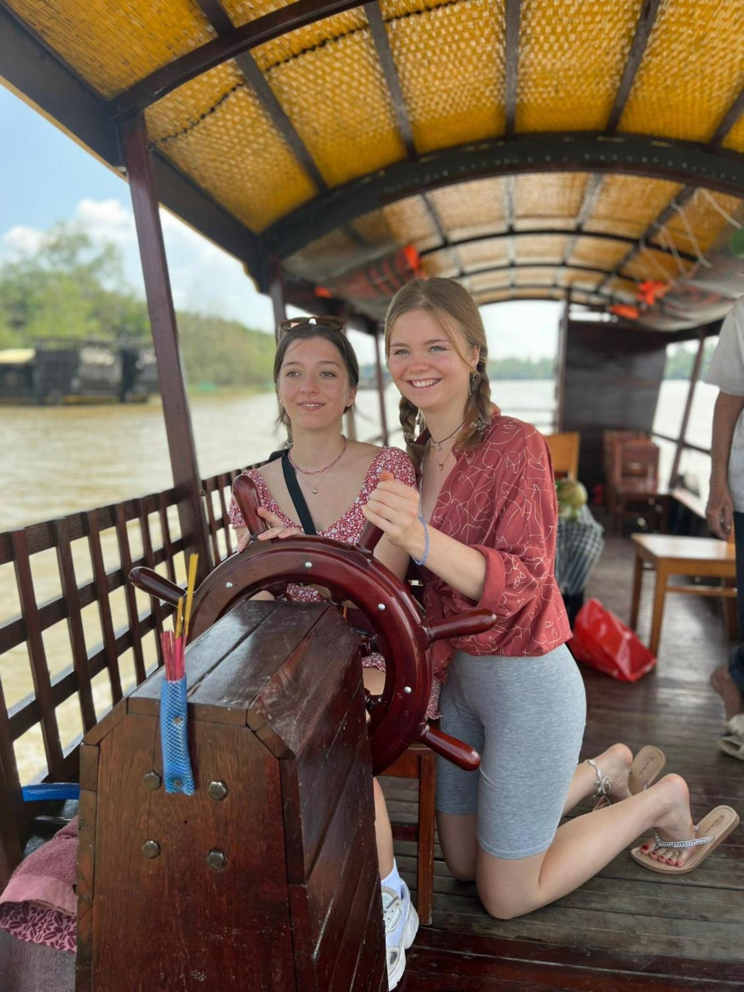 Hide Away Bungalows In Ben Tre City Buitenkant foto