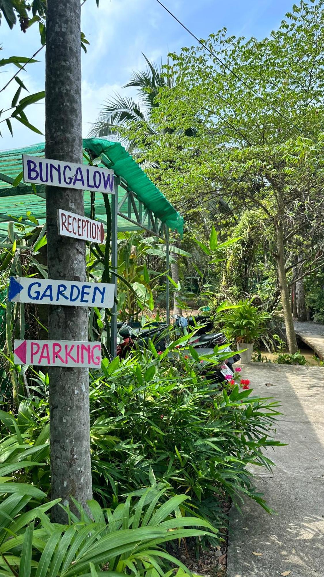 Hide Away Bungalows In Ben Tre City Buitenkant foto